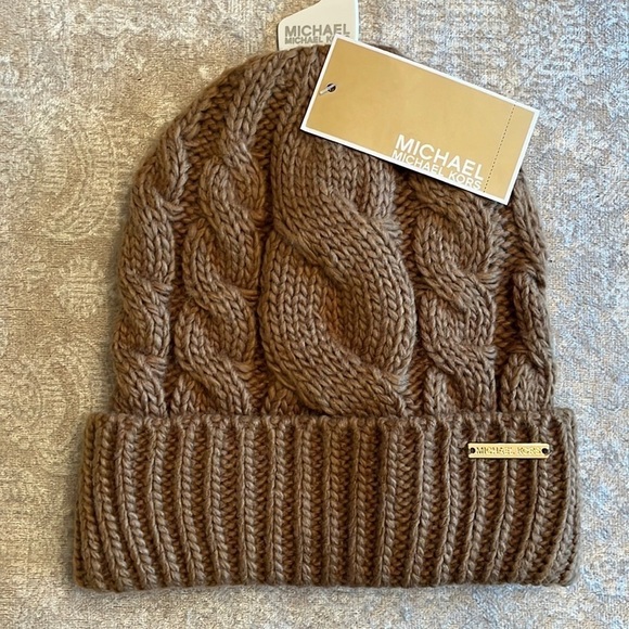 Brand New Michael Kors Cable Knit Cuffed Winter Hat Camel Beanie Gold Tone Logo - Picture 1 of 10